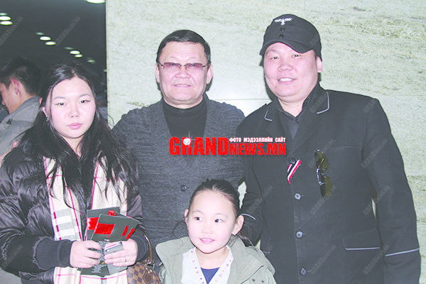 Цалгисан их авьяастны үр ач нар