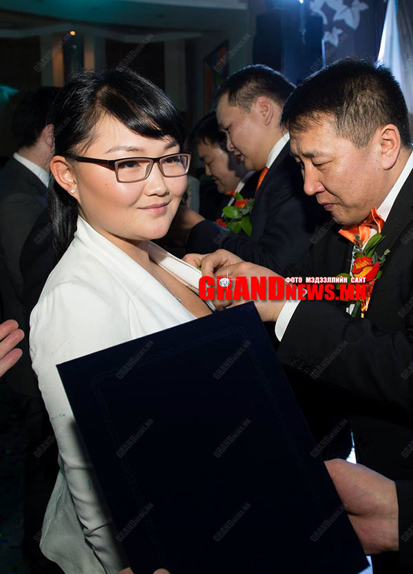 Дебют:  “Миний карьер бол миний бизнес”