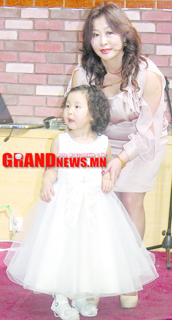 Цэл залуухан Цэргийнхүү хурандаа!