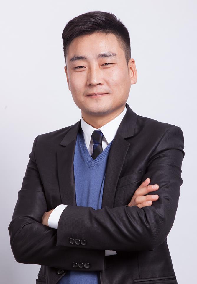 Дебют: Сэтгүүлч, хөтлөгч Х.Болорбат