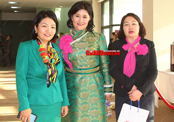 Хүчирхэг эмэгтэйчүүд чууллаа