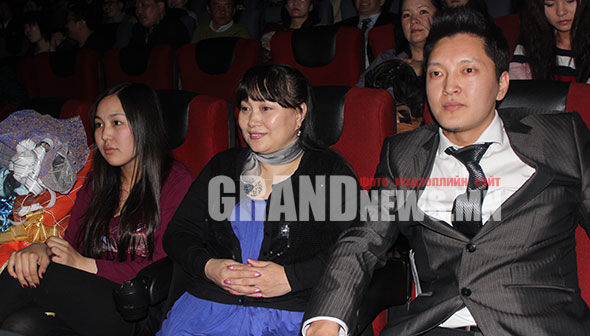 Бид хоёрыг удаан хамт байлгаарай гэж хоёулаа залбирдаг