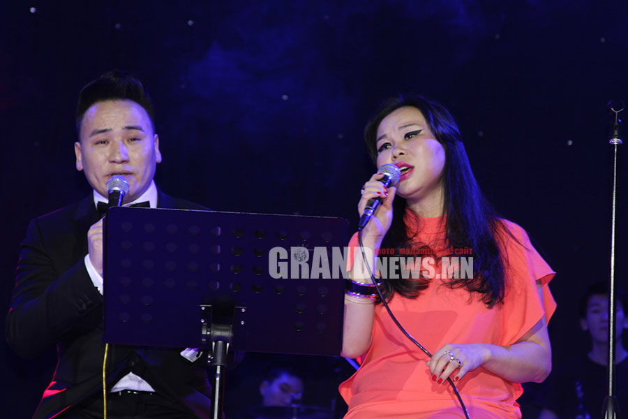 Хулан &amp; Наагий нарын хайрын үдэш үргэлжилсээр 