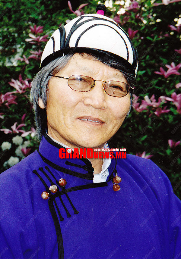 Дэлхий намайг үнэлчихсэн байхад би эдэнд гомдоод яах юм? 