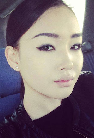 Б.Мишээл:  Би түүнээс хайр олж харсан 