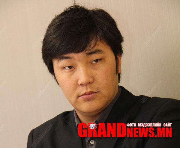 Г.Ариунбаатар эхнэрээсээ салжээ 