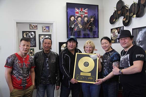 Бүх цаг үеийн хитүүдтэй хамт...