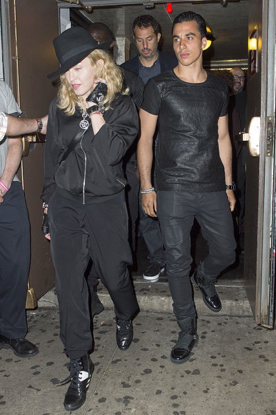 Мадонна өөрөөсөө 29 дүү залуутай амрагийн харилцаатай болжээ