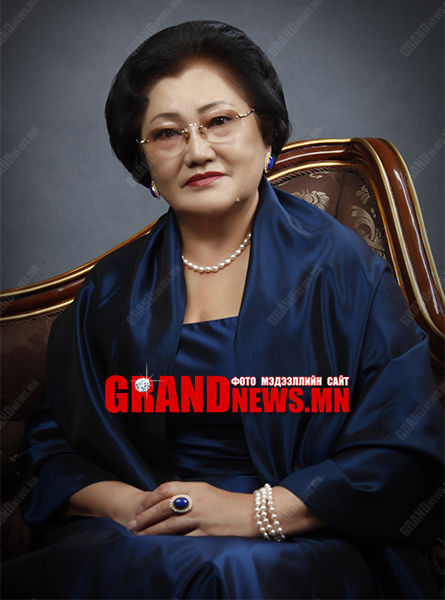 Эрчүүд хай хүндэтгэлээр зоригжиж, гялалзаж байдаг улс 