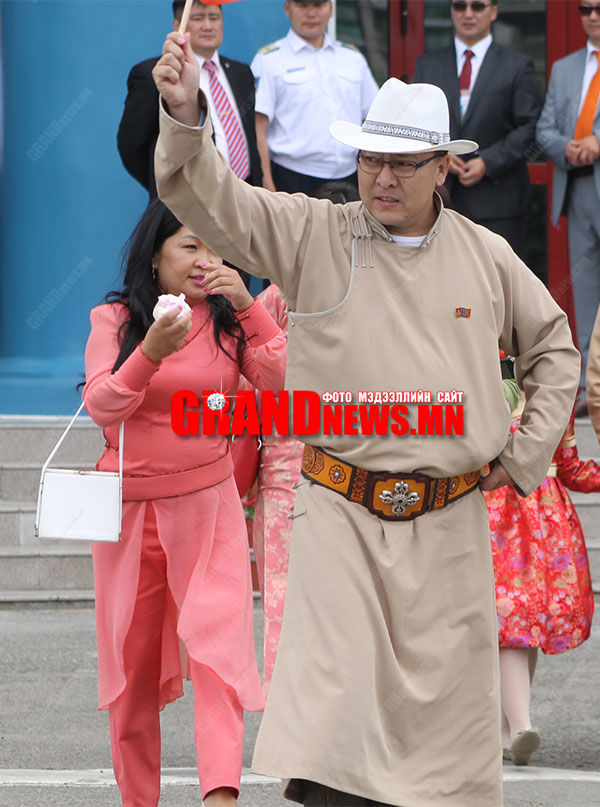 Ж.Батзандан: УИХ-ын гишүүд, олон бизнесмэнүүд Б.Хурц гэдэг хүнээс айдаг!