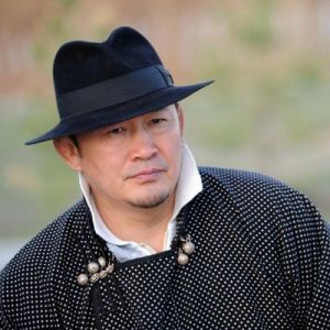 Х.Баттулга сонгуулийн ажилдаа зориулж хайрхан тахиж, нутгийнхнаа наадамлуулна