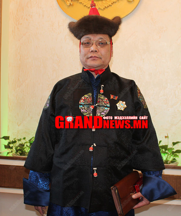 Би хоосноос баялаг бүтээсэн