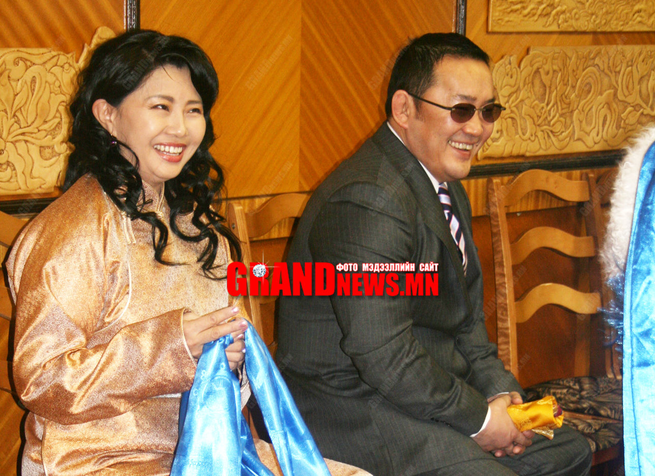 Анхны эхнэрүүдийн клуб Х.Баттулга, Г.Энхтуяа