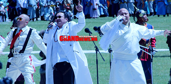 Насны зөрүүтэй ч нандин нөхөрлөлийн эзэд