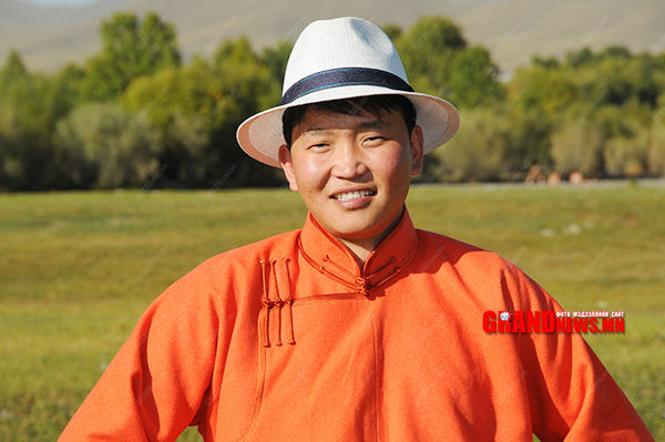 Хотод ирсэн хоньчин хүүтэй танилц!