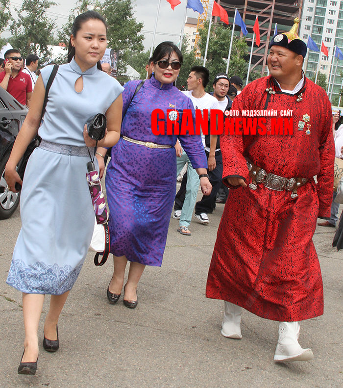 Дагуулж яваа бүсгүйгээр нь эр хүнийг шинжиж болно?