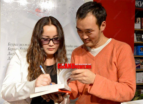 “Хөх сарны явдал” бол монгол залуусын дурлалын ертөнц рүү илгээж буй цоо шинэхэн галт тэрэг 