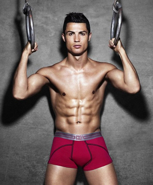 Криштиан Роналдо өөрийн нэрийн дотоож гаргалаа