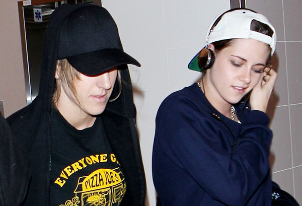 Кристен Стюарт найз охиныхоо хамт амьдарна 