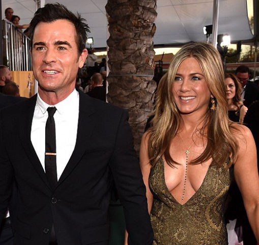 Энистон хамаг анхаарлаа гэр бүлийн гэрээнд хандуулжээ