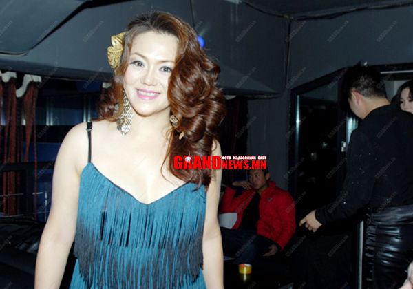 МУГЖ Т.Ариунаа: Зохиолч Шүүдэрцэцэг бүтээлч эмэгтэй