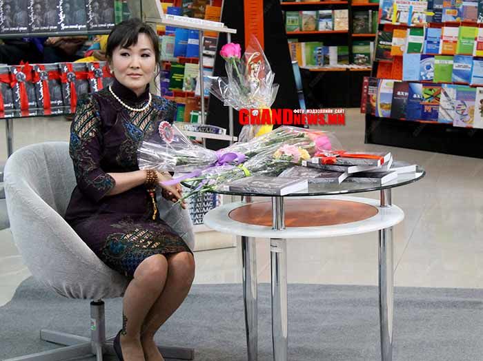 Зохиолч Б.Шүүдэрцэцэг: “..Үйлийн үрээс зугтах газар үгүй юм байна