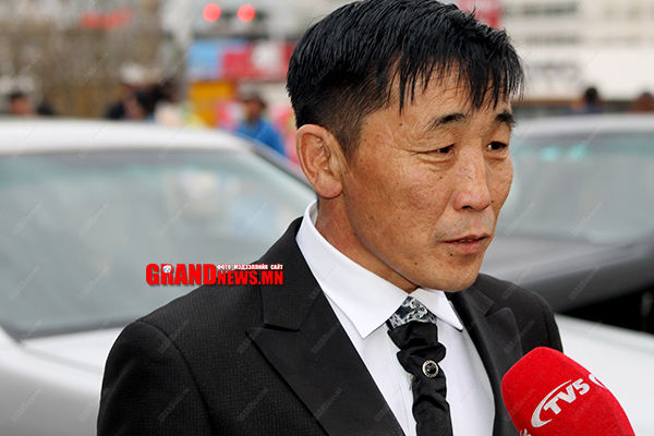 Д.Дэлгэрсайхан: Олны танил болохоор их ичдэг юм билээ 