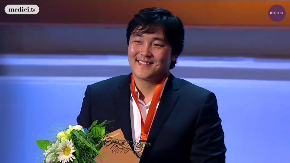 Г.Ариунбаатар Чингисийн одонгоо гардан авна