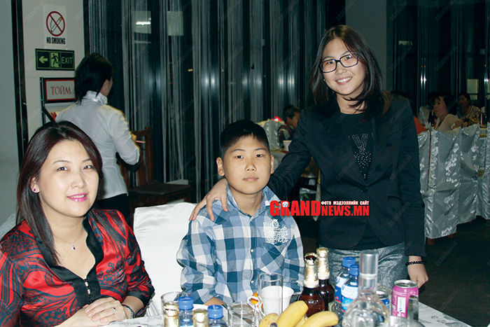 Кёкшюүзаны хөлийг хучих үрс