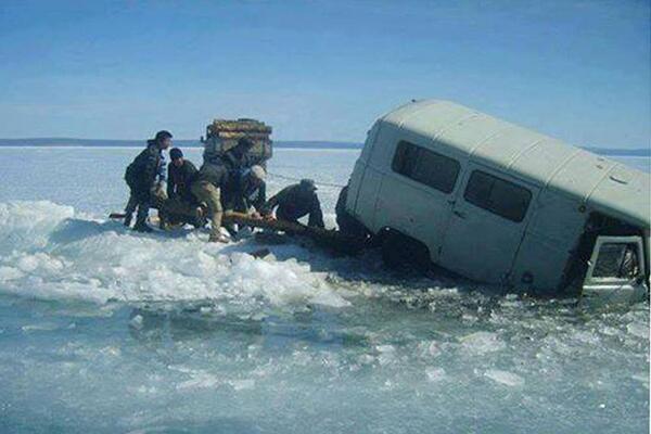 Мөс цөмрөх аюулаас болгоомжлохыг анхааруулж байна