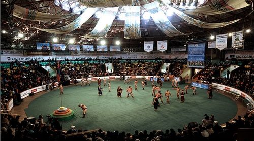 Хурц арслангууд түрүү булаалдав