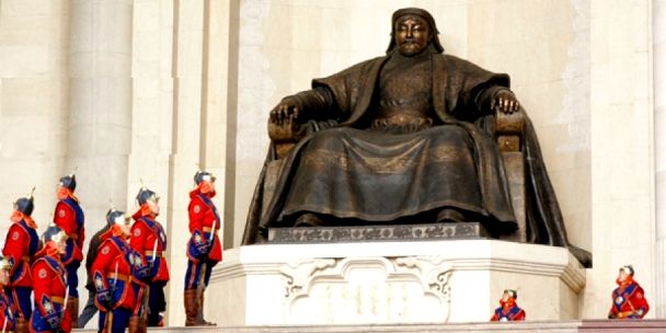 Өнөөдөр бүх нийтээрээ амарна