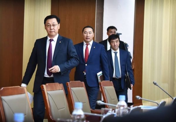 Сайд нар, сэтгүүлчдийн уулзалт үргэлжилж байна