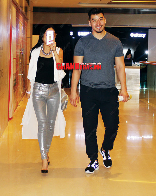 Н.Мөнхсоёл ийм залуутай болздог!