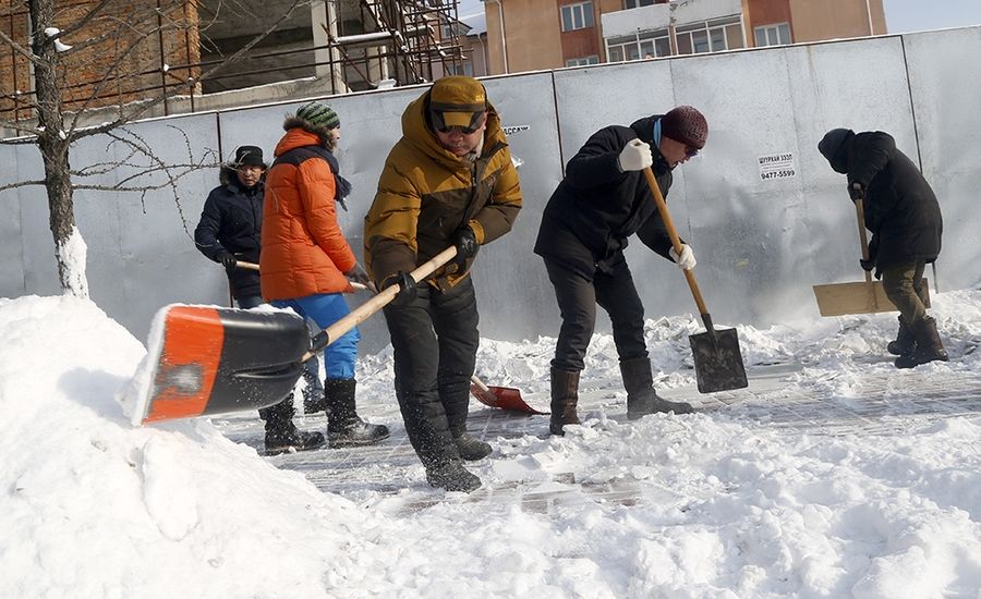 Зам талбайн үйлчлэгчдийг  халуун хоол, аарцаар дайлжээ