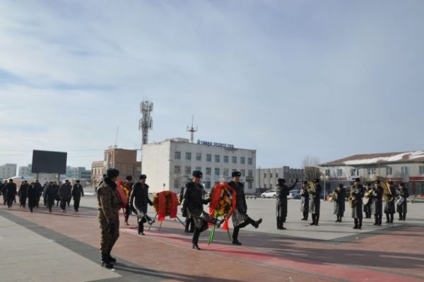 Их жанжин Д.Сүхбаатарын хөшөөнд цэцэг өргөв