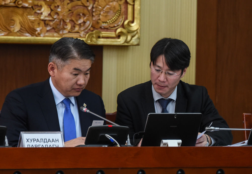 Нууцын тухай хуулийн төслүүдийг хэлэлцлээ