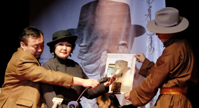 Найрагч Ц.Хулан өнөөдөр зөвхөн сэхээтнүүдтэй болзоно