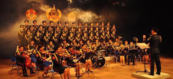 Үндэсний дуу, бүжгийн эрдмийн чуулгыг Үндэсний урлагийн их театр болгов