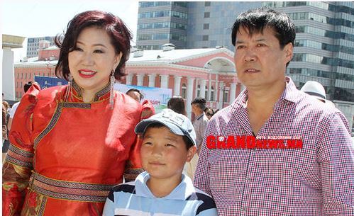 Давхараа оёулсан эрчүүд бүл нэмсээр