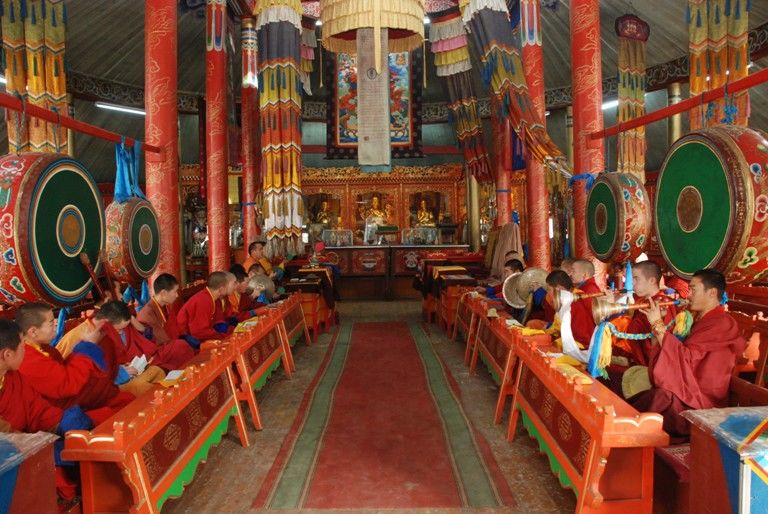 Өнөөдөр Жанлав Цогзол ном хурна