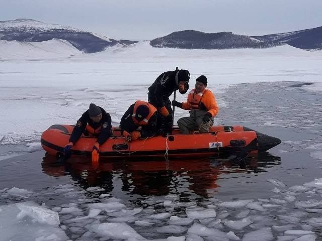 Тэрхийн цагаан нуурын мөс цөмөрсний улмаас хоёр иргэн амиа алджээ