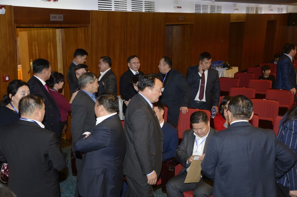 АН-ыг “хов, хор, хог” гурваасаа салсан эсэхийг цаг хугацаа л харуулна 