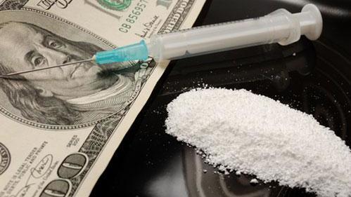 Хар тамхины хэрэгт холбогдсон хуулийнханг цагдан хорьжээ