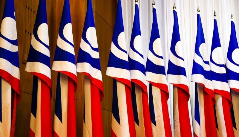 Жоомоо алах гээд байшингаа шатаах гэгчийн үлгэр 