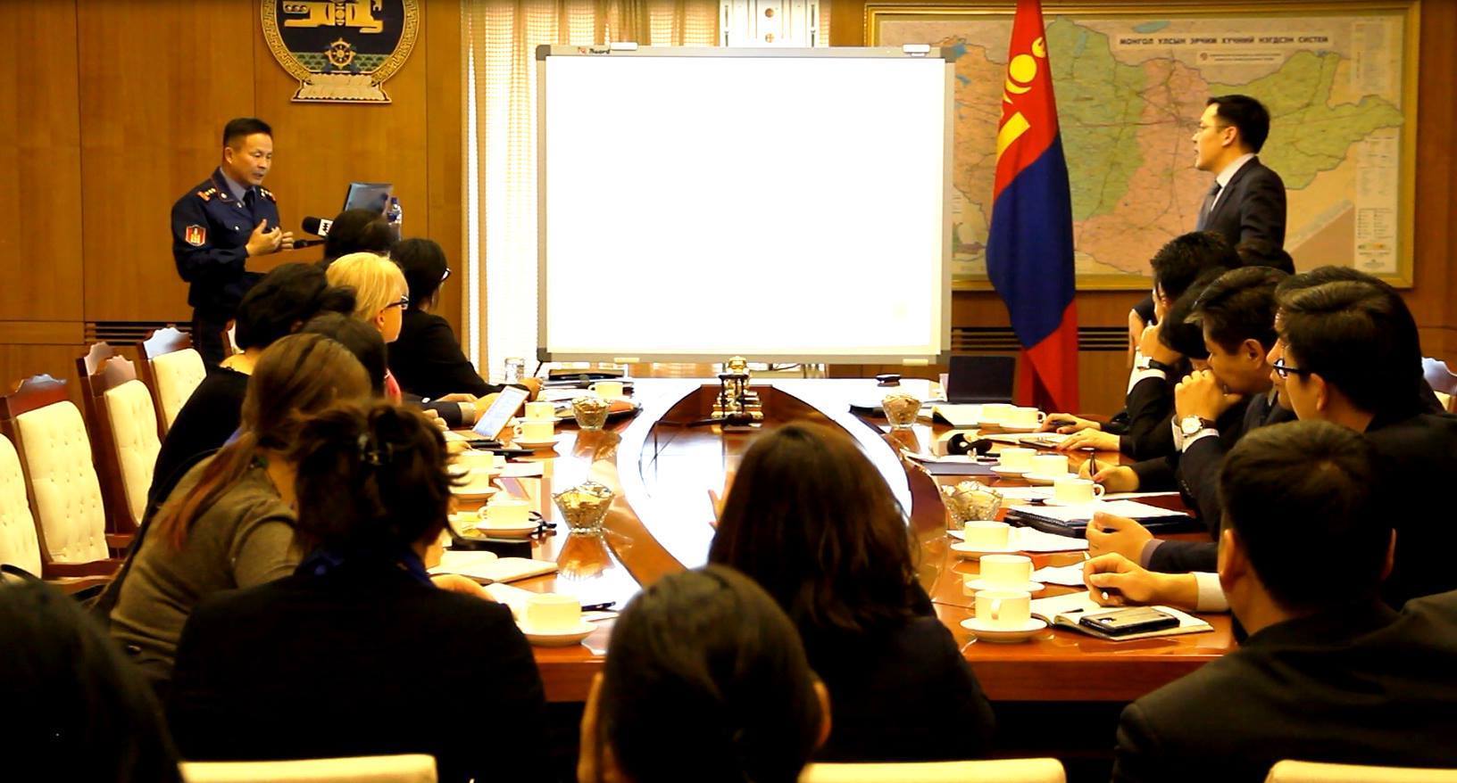 Өвөлжилт хүндэрсэн аймгуудын малчдад туслахыг уриалав