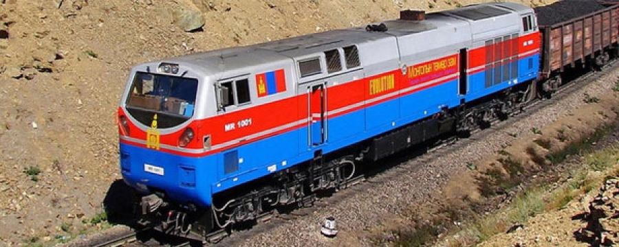 Сэлгээ хийж байсан галт тэргэнд мөргүүлж амиа алджээ