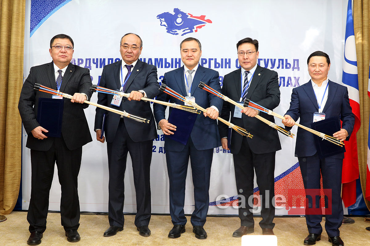 Хэн нь хэн бэ?