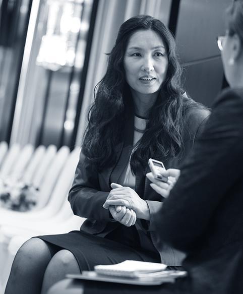 Скандал: Улс төрөөс холдож, имиж төрхөндөө анхаарах болсон Ц.Оюунгэрэл