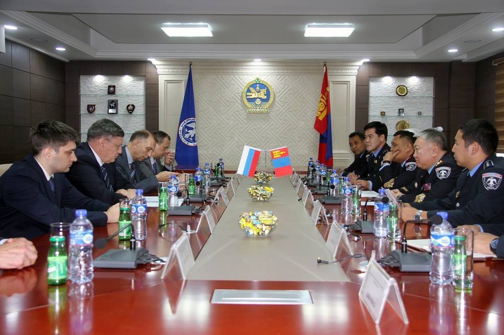 ОХУ-ын дотоод хэргийн яамныхантай уулзлаа